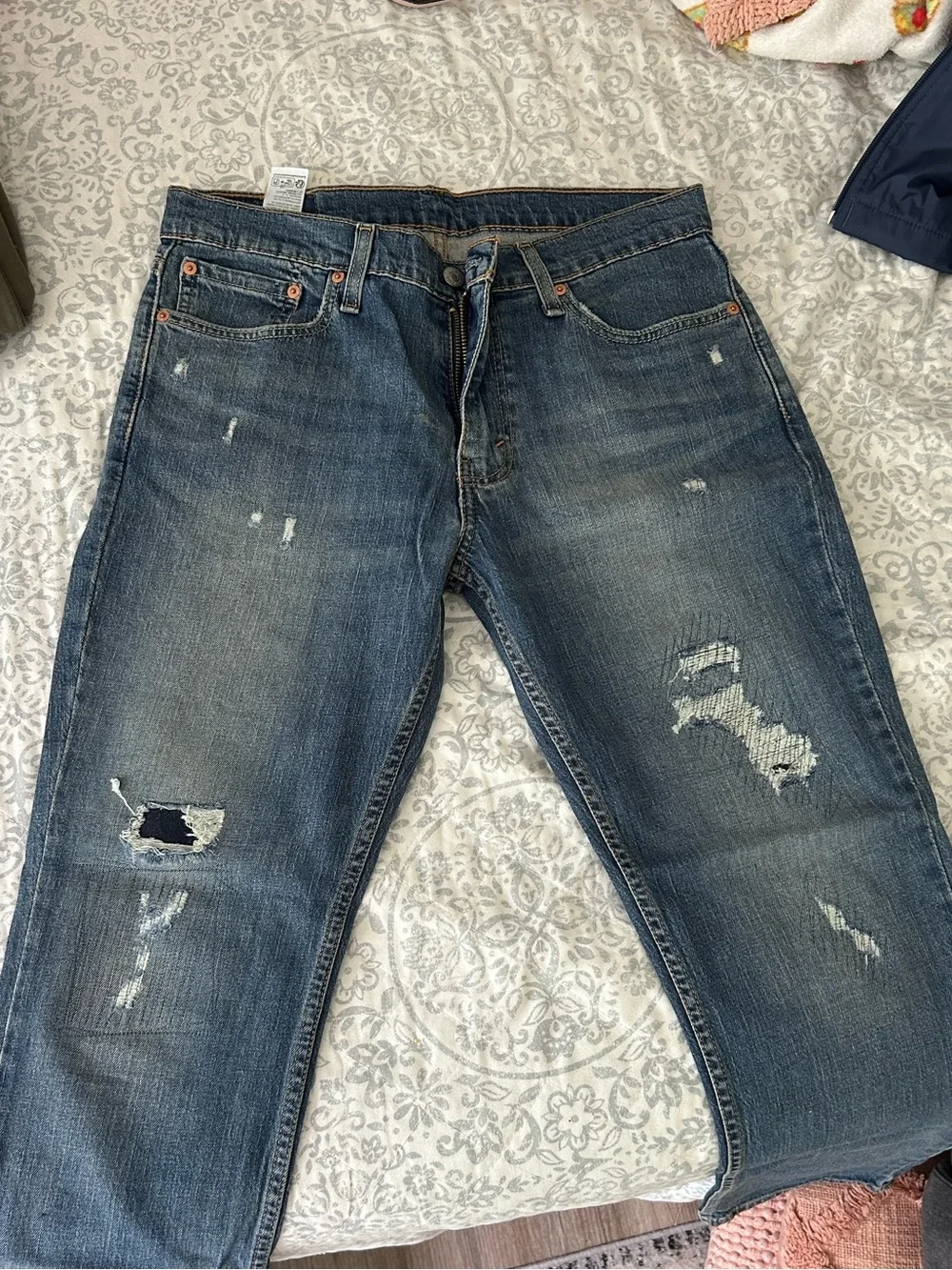 Men's Distressed Levi Blue Jeans - Classic Denim Fit